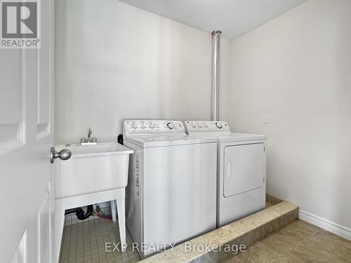 23 Padua Crescent, Hamilton, ON - Indoor Photo Showing Laundry Room