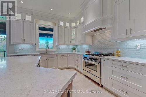 18865 Kennedy Road, East Gwillimbury, ON - Indoor Photo Showing Kitchen With Upgraded Kitchen