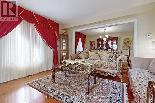 56 Sadot Court, Vaughan, ON - Indoor Photo Showing Living Room