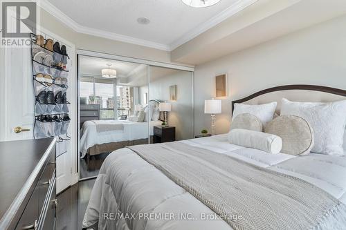 816 - 9 Northern Heights Drive, Richmond Hill, ON - Indoor Photo Showing Bedroom