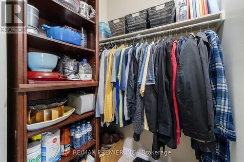 816 - 9 Northern Heights Drive, Richmond Hill, ON - Indoor With Storage