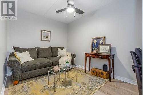 213 - 486 Laclie Street, Orillia, ON - Indoor Photo Showing Living Room