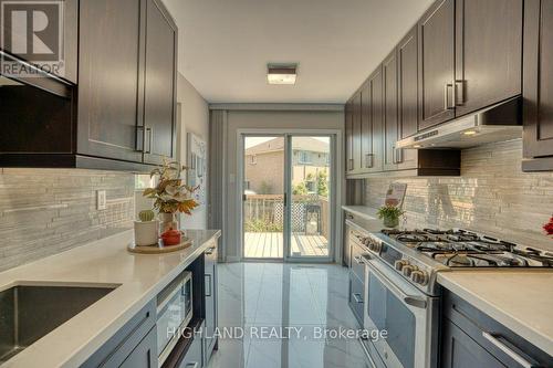 1450 Eddie Shain Drive, Oakville, ON - Indoor Photo Showing Kitchen With Upgraded Kitchen
