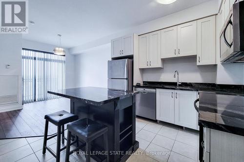 714 - 2490 Old Bronte Road, Oakville, ON - Indoor Photo Showing Kitchen