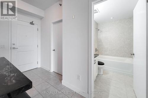 714 - 2490 Old Bronte Road, Oakville, ON - Indoor Photo Showing Bathroom