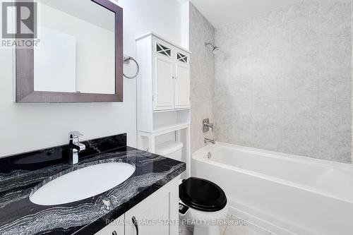 714 - 2490 Old Bronte Road, Oakville, ON - Indoor Photo Showing Bathroom