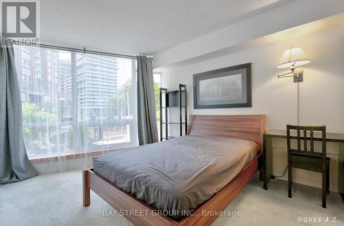 209 - 1055 Bay Street, Toronto, ON - Indoor Photo Showing Bedroom
