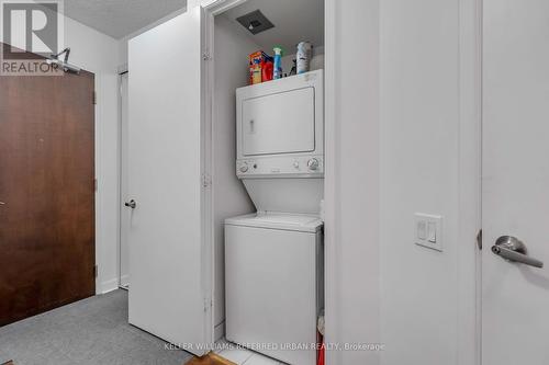 1014 - 85 Bloor Street E, Toronto, ON - Indoor Photo Showing Laundry Room