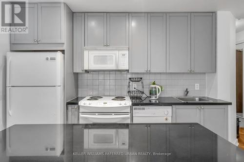 1014 - 85 Bloor Street E, Toronto, ON - Indoor Photo Showing Kitchen