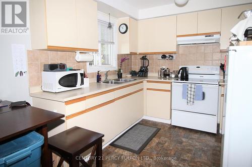 318 College Avenue, Oshawa, ON - Indoor Photo Showing Kitchen With Double Sink