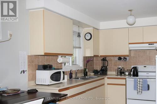 318 College Avenue, Oshawa, ON - Indoor Photo Showing Kitchen With Double Sink
