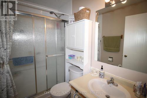 318 College Avenue, Oshawa, ON - Indoor Photo Showing Bathroom