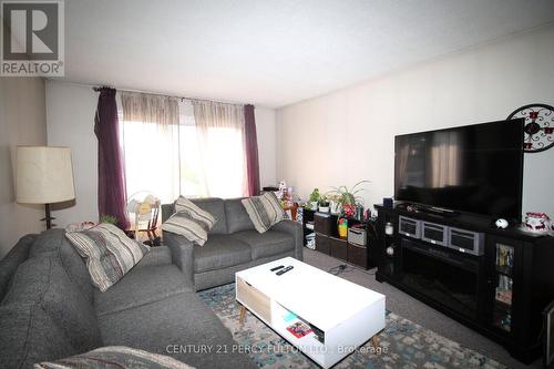 318 College Avenue, Oshawa, ON - Indoor Photo Showing Living Room
