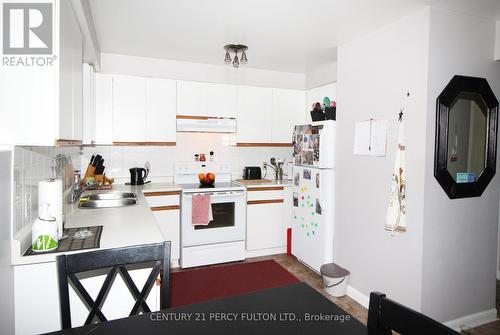 318 College Avenue, Oshawa, ON - Indoor Photo Showing Kitchen With Double Sink