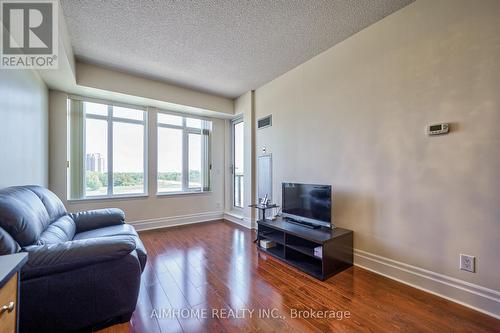 411 - 111 Upper Duke Crescent, Markham, ON - Indoor Photo Showing Living Room