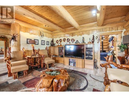 118 Maguire Road, Osoyoos, BC - Indoor Photo Showing Living Room