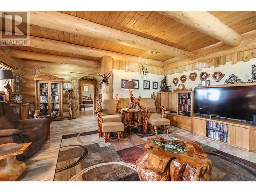 118 Maguire Road, Osoyoos, BC - Indoor Photo Showing Living Room