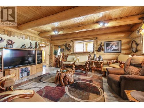 118 Maguire Road, Osoyoos, BC - Indoor Photo Showing Living Room