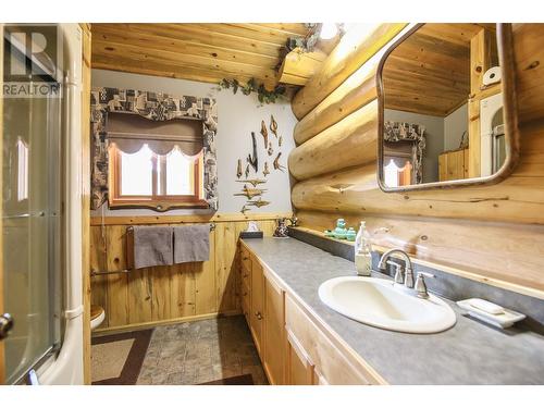 118 Maguire Road, Osoyoos, BC - Indoor Photo Showing Bathroom