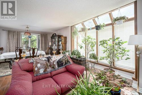 72 Kenner Court, Tweed, ON - Indoor Photo Showing Living Room