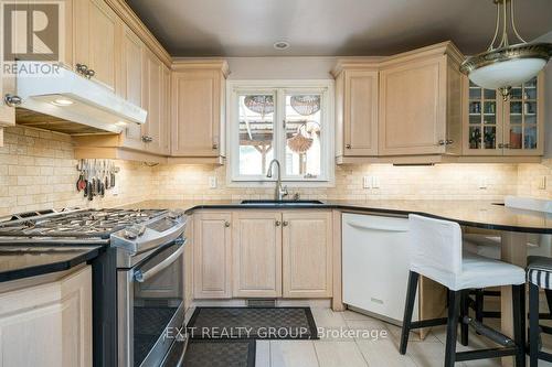 72 Kenner Court, Tweed, ON - Indoor Photo Showing Kitchen With Upgraded Kitchen