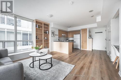 1110 - 75 Dalhousie Street, Toronto, ON - Indoor Photo Showing Living Room