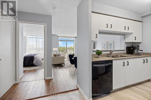 628 - 650 Lawrence Avenue W, Toronto, ON - Indoor Photo Showing Kitchen With Double Sink