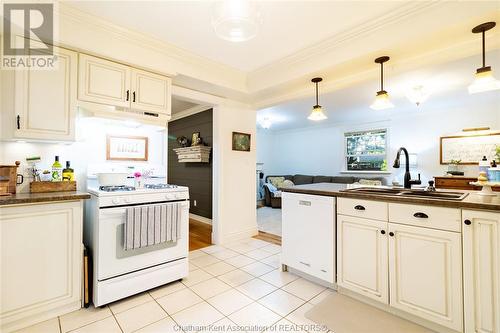 599 King Street West, Chatham, ON - Indoor Photo Showing Kitchen With Double Sink