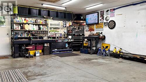 599 King Street West, Chatham, ON - Indoor Photo Showing Garage