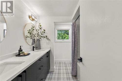 137 David Crescent, Tecumseh, ON - Indoor Photo Showing Bathroom