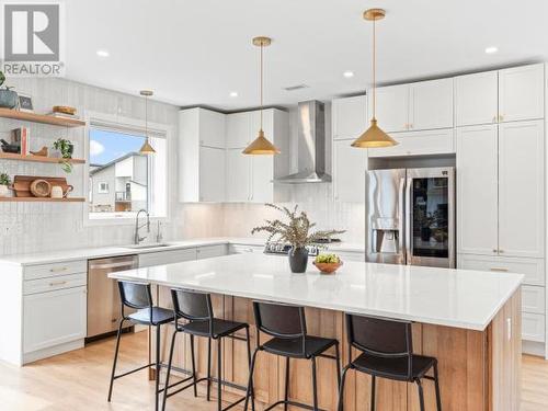 102 Leota Street, Whitehorse, YT - Indoor Photo Showing Kitchen With Upgraded Kitchen