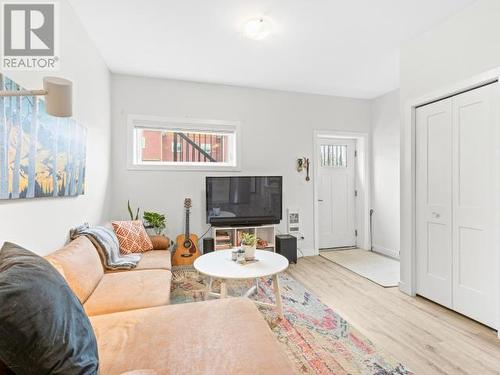 102 Leota Street, Whitehorse, YT - Indoor Photo Showing Living Room