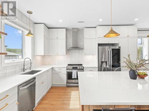 102 Leota Street, Whitehorse, YT - Indoor Photo Showing Kitchen With Upgraded Kitchen