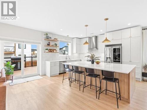102 Leota Street, Whitehorse, YT - Indoor Photo Showing Kitchen With Upgraded Kitchen