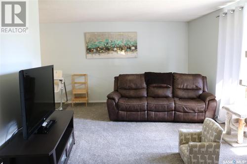 608 Windover Avenue, Moosomin, SK - Indoor Photo Showing Living Room