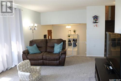 608 Windover Avenue, Moosomin, SK - Indoor Photo Showing Living Room