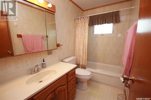 1642 104Th Street, North Battleford, SK - Indoor Photo Showing Bathroom