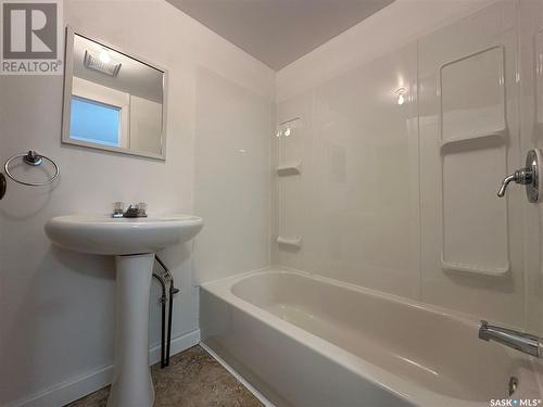 375 1St Avenue E, Englefeld, SK - Indoor Photo Showing Bathroom