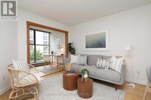 505 - 65 Scadding Avenue, Toronto, ON - Indoor Photo Showing Living Room