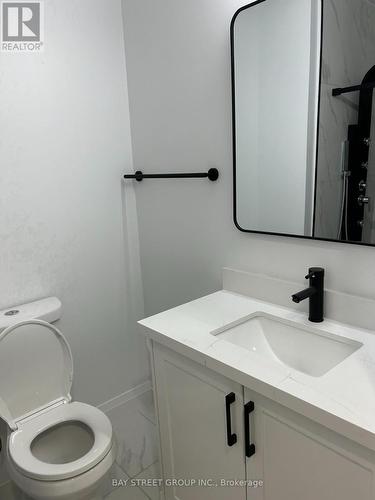14 Southcote Road, Hamilton, ON - Indoor Photo Showing Bathroom