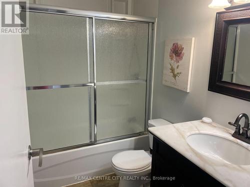 74 - 40 Tiffany Drive, London, ON - Indoor Photo Showing Bathroom