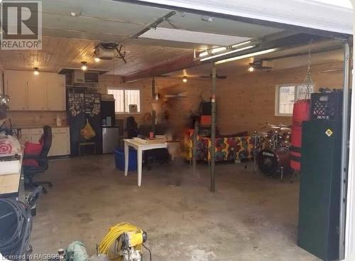 376 Peel Street, Southampton, ON - Indoor Photo Showing Garage
