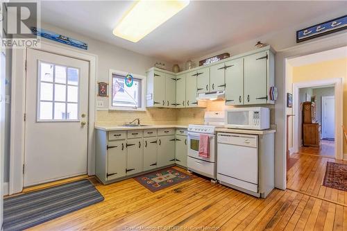 91 York St, Sackville, NB - Indoor Photo Showing Kitchen