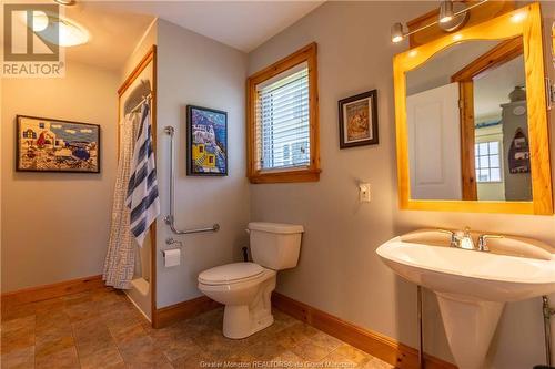91 York St, Sackville, NB - Indoor Photo Showing Bathroom