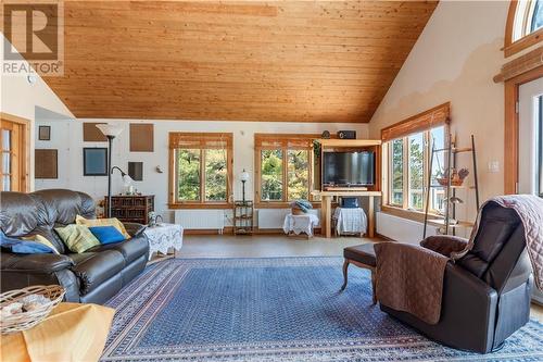 50 N Robichaud, Aldouane, NB - Indoor Photo Showing Living Room