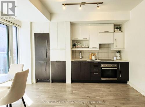 520 - 30 Nelson Street, Toronto, ON - Indoor Photo Showing Kitchen