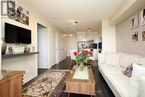 1407 - 2015 Sheppard Avenue E, Toronto, ON - Indoor Photo Showing Living Room