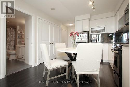 1407 - 2015 Sheppard Avenue E, Toronto, ON - Indoor Photo Showing Kitchen