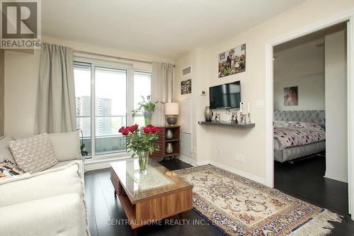 1407 - 2015 Sheppard Avenue E, Toronto, ON - Indoor Photo Showing Living Room