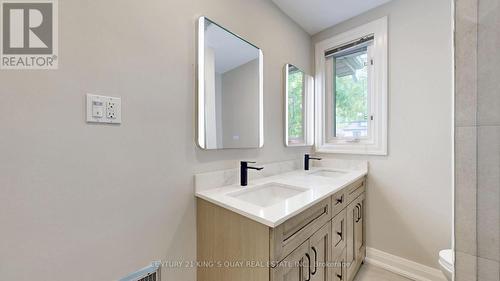 137 Lawrence Avenue E, Toronto, ON - Indoor Photo Showing Bathroom
